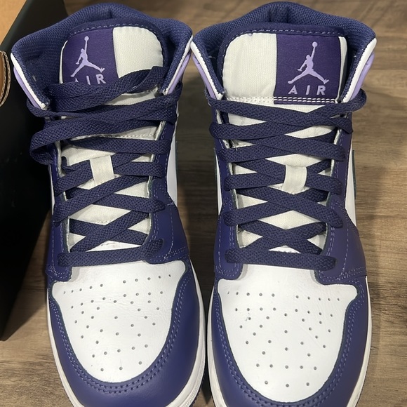 AIR JORDAN 1 MID (GS) - Picture 9 of 11
